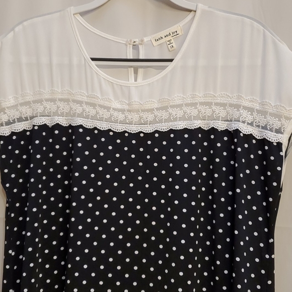 Faith and Joy Dots and Lace Top sz 1X - Picture 2 of 5